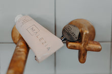 Load image into Gallery viewer, malezia tube key